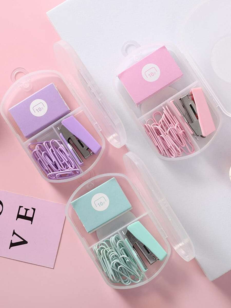 1 盒随机颜色订书机，含 200 个订书钉、20 个回形针，便携式订书机，可爱订书机，适用于桌面摇摆线卡通文具学校用品小型办公室紫色粉色绿色 28 毫米夹子，可容纳 2-10 张纸，返回学校 - 彩色 - 查看 1