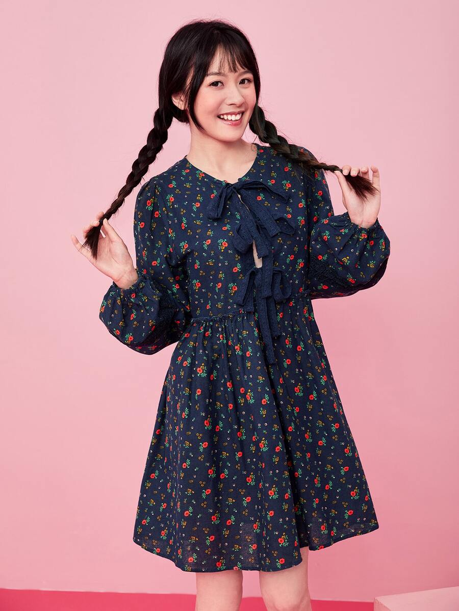 SHEIN LUNE 前結飾小碎花娃娃洋裝 - 藏蓝色 - 查看 1
