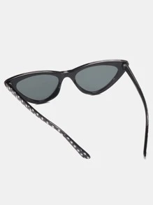 女孩复古猫眼时尚眼镜，适合日常佩戴