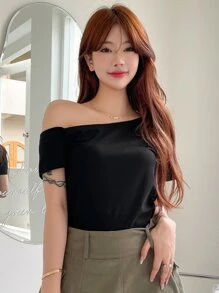 DAZY Solid Asymmetrical Neck Tee - Black - View 3