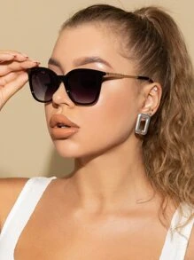 1pc Women's Fashion Semi-Metallic Square Small Frame Classic Minimalist Casual Elegant Retro European And American Outdoor Beach Holiday Travel Versatile Fashion Glasses Beach Accessories For Women Glasses Shades All-Matchs Fall Winter Women Outfits Clothes Business Casual Gifts Elegant Outfit For Summer Beach Vacation,Outdoor,Travel - Dusty Purple - View 3