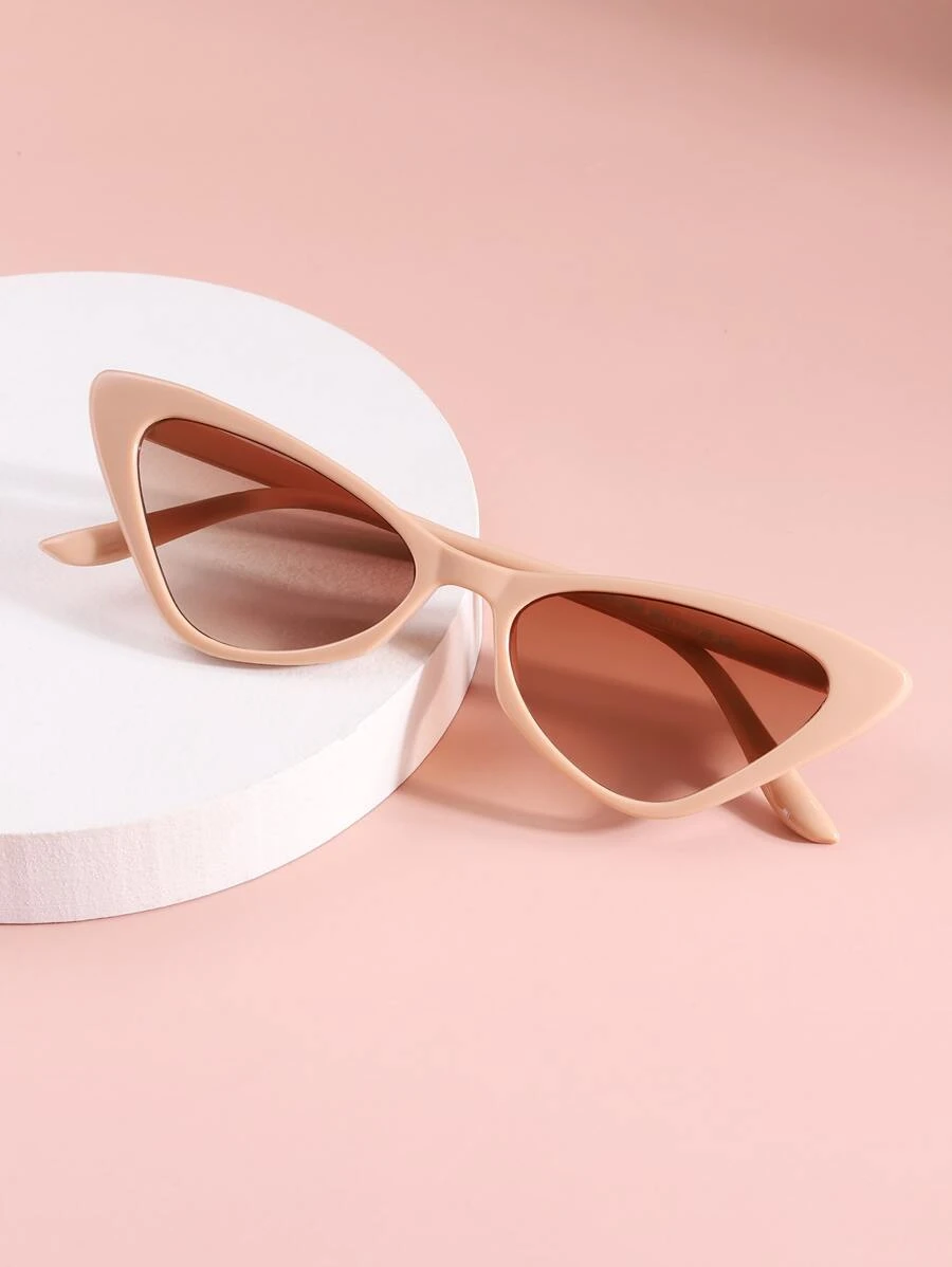 复古猫眼时尚眼镜，适合女孩日常佩戴