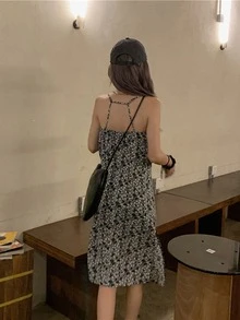 滿身花卉吊帶連衣裙 - 黑色 - 查看 2