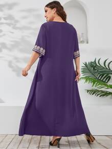 Al Najma Vestido túnico maxi con bordado de cuello V - Morado - Ver 2