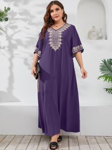 Al Najma Vestido túnico maxi con bordado de cuello V - Morado - Ver 3