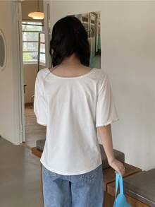 Kaos Polos dengan Hiasan Mutiara dan Bahu Jatuh - Putih - View 2