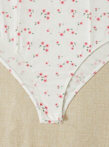 SHEIN Qutie Plus Ditsy Floral Bustier Cami Bodysuit