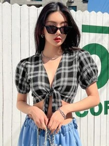 DAZY 格紋印花泡泡袖前打結短款襯衫 - 黑與白 - 查看 1