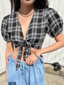 DAZY 格紋印花泡泡袖前打結短款襯衫 - 黑與白 - 查看 3
