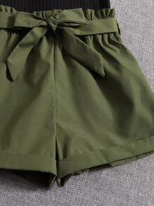 SHEIN Niñas Camiseta de manga con volante de cuello de muesca & Shorts de cintura con volante con cinturón - Multicolor - Ver 3