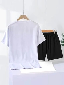 Manfinity Hypemode Hombres Camiseta con estampado de dibujos animados & Shorts de cintura con cordón - Blanco y Negro - Ver 2