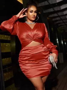 Glamaker Plus Cut Out Twist Front Lantern Sleeve Ruched Satin Bodycon Dress - Red - View 1