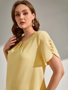 SHEIN LUNE Plus Keyhole Neckline Fold Pleated Pearls Beaded Tee - Yellow - View 4