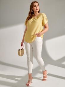 SHEIN LUNE Plus Keyhole Neckline Fold Pleated Pearls Beaded Tee - Yellow - View 6