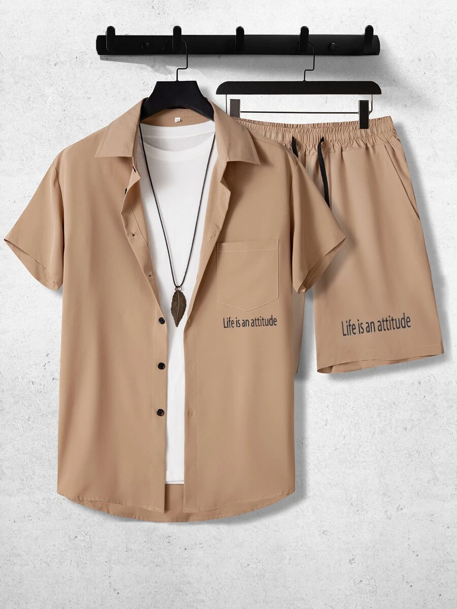 Manfinity Hombres Camisa con estampado de slogan & Shorts sin camiseta - Caqui - Ver 1