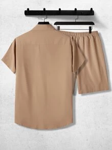 Manfinity Hombres Camisa con estampado de slogan & Shorts sin camiseta - Caqui - Ver 2