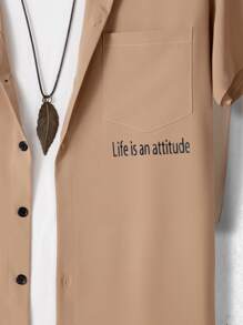 Manfinity Hombres Camisa con estampado de slogan & Shorts sin camiseta - Caqui - Ver 3