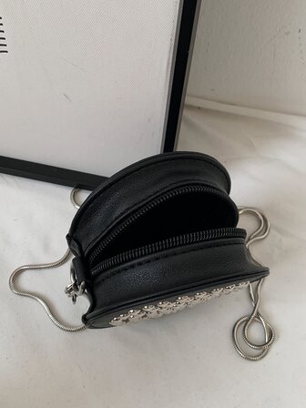 Mini Studded Decor Heart Shaped Novelty Bag . The Best Valentine's Gifts For Girlfriend Lady & Woman. Perfect For Shopping, Daily Use, Perfect Valentine's Day Gift For Her, Best Valentine's Gift Choice Ever Valentines, Heart Purse, Perfectly Match With Valentine Day Dress