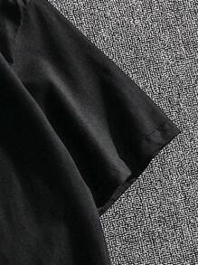 Manfinity Roghcode Men Slogan & Cartoon Graphic Tee - Black - View 6