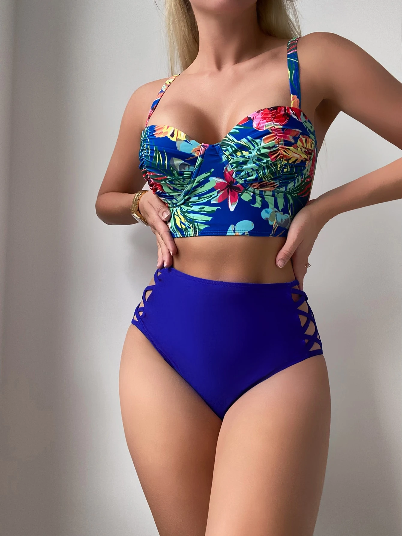 Swim Lushoire Conjunto de biquíni estampa tropical com fio flexão top cami & criss cross cintura alta roupa de banho 2 peças bottom - Azul Royal - Visão 3