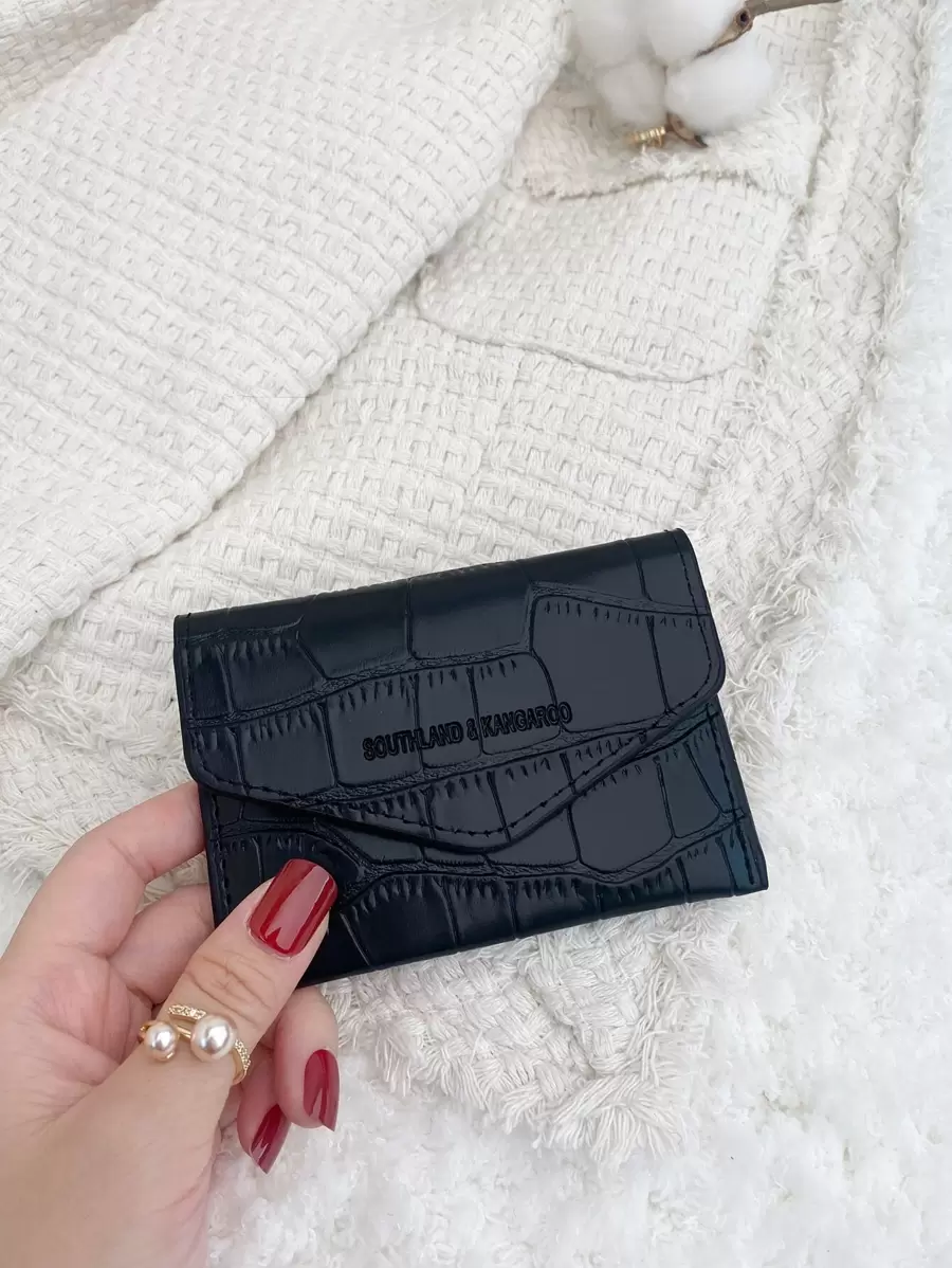 SOUTHLAND&KANGAROO Cartera con solapa con relieve de letras y cocodrilo, delgada, liviana, portátil, para dinero en efectivo, identificación, tarjeta, bolsillo para monedas, para regalo de cumpleaños, para adolescentes, para estudiantes universitarios, para estudiantes de escuela, regalo de aniversario, color negro, S, regalos para maestros, regalo para novias, regalos presentes, regalos para maestros, útiles escolares, regalos para maestros, regreso a clases, tarjetero, billetera, tarjetero de presentación, tarjetero de crédito, para mujeres, para mujeres, mini billetera, billetera para tarjetas - Negro - Ver 1