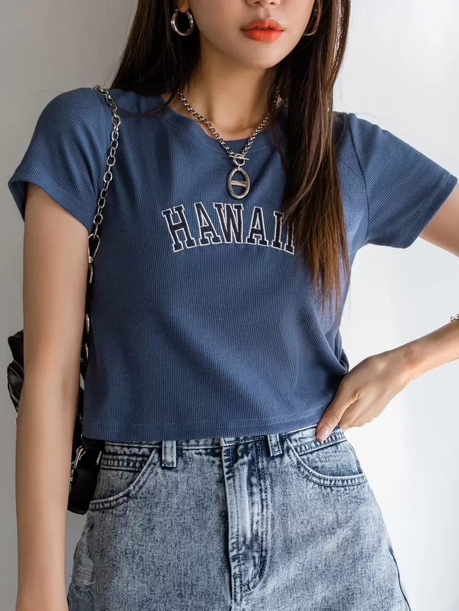 DAZY Letter Embroidery Round Neck Crop Tee - Navy Blue - View 1