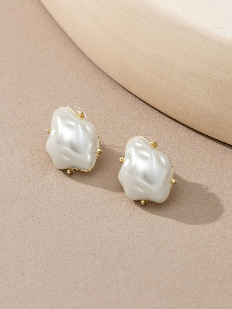 1 Pair Asymmetrical Faux Pearl Decor Stud Earrings - White - View 1