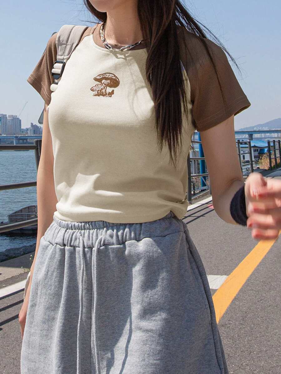 DAZY Camiseta Con Manga Raglán Y Estampado De Hongos - Beis - Ver 1