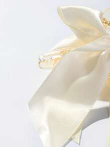 蝴蝶結裝飾髮卡，優雅時尚