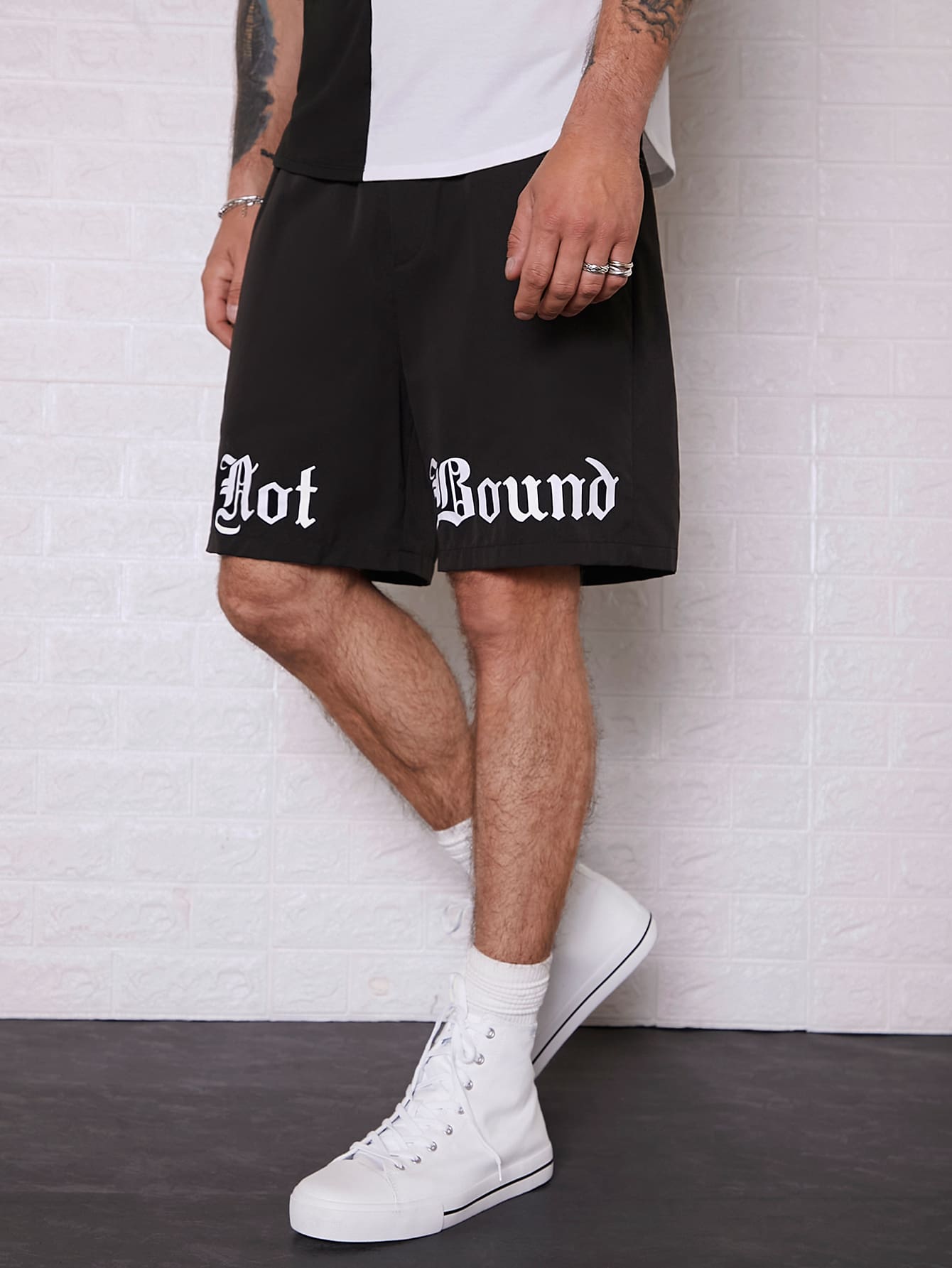 Manfinity Men Letter Graphic Shorts - Black - View 1