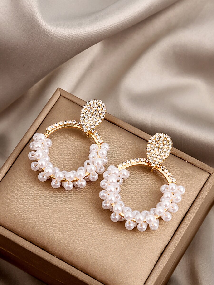 鑲嵌著鑽石的仿珍珠吊墜耳環 - 彩色 - 查看 1