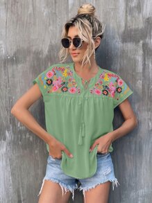 SHEIN Holidaya Geo Embroidery Tassel Tie Neck Batwing Sleeve Blouse - Green - View 3