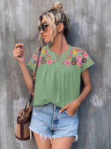 SHEIN Holidaya Geo Embroidery Tassel Tie Neck Batwing Sleeve Blouse - Green - View 6