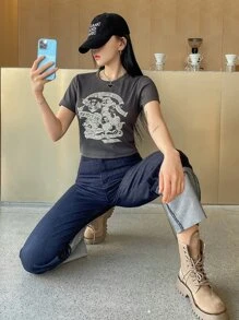 DAZY Figure & Letter Graphic Crop Tee - Dark Grey - View 3