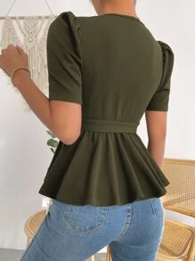 SHEIN LUNE 泡泡袖交疊領腰帶荷葉邊下擺T恤 - 軍綠色 - 查看 2