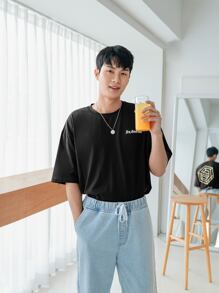 Manfinity RebelGame Men Geo & Letter Graphic Drop Shoulder Tee - Black - View 5