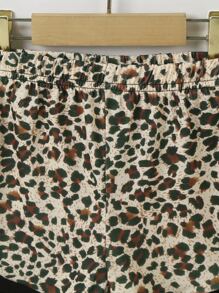 SHEIN Toddler Girls Leopard And Figure Graphic Tee & Contrast Binding Shorts - Multicolor - View 4