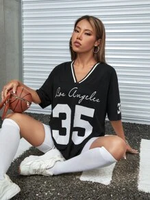 SHEIN HypeZone Camiseta gráfica con escote en V, manga caída y ribete a rayas - Negro - Ver 5