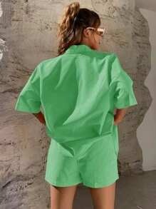 SHEIN Unity Camisa unicolor con botón de hombros caídos & Shorts - Verde - Ver 2
