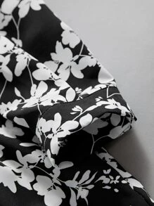 SHEIN LUNE Blusa con estampado floral con botón - Negro - Ver 5