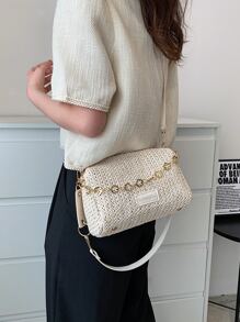 Bolsa de mimbre minimalista con cadena