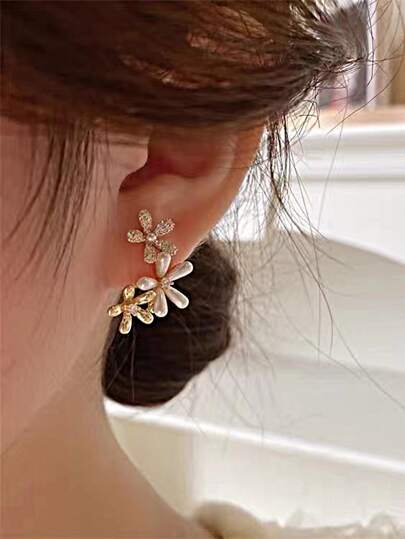 Rhinestone Decor Flower Design Stud Earrings Valentines