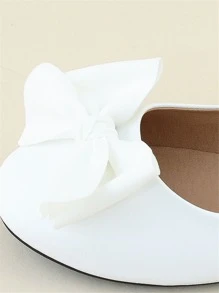 秋冬女士白色蝴蝶结装饰芭蕾平底鞋，学院风圆头平底鞋情人节款