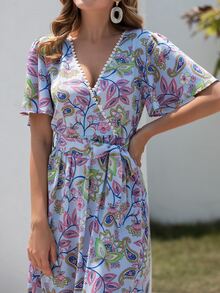 花和佩斯利圖案蕾絲邊蝴蝶袖繫腰帶洋裝