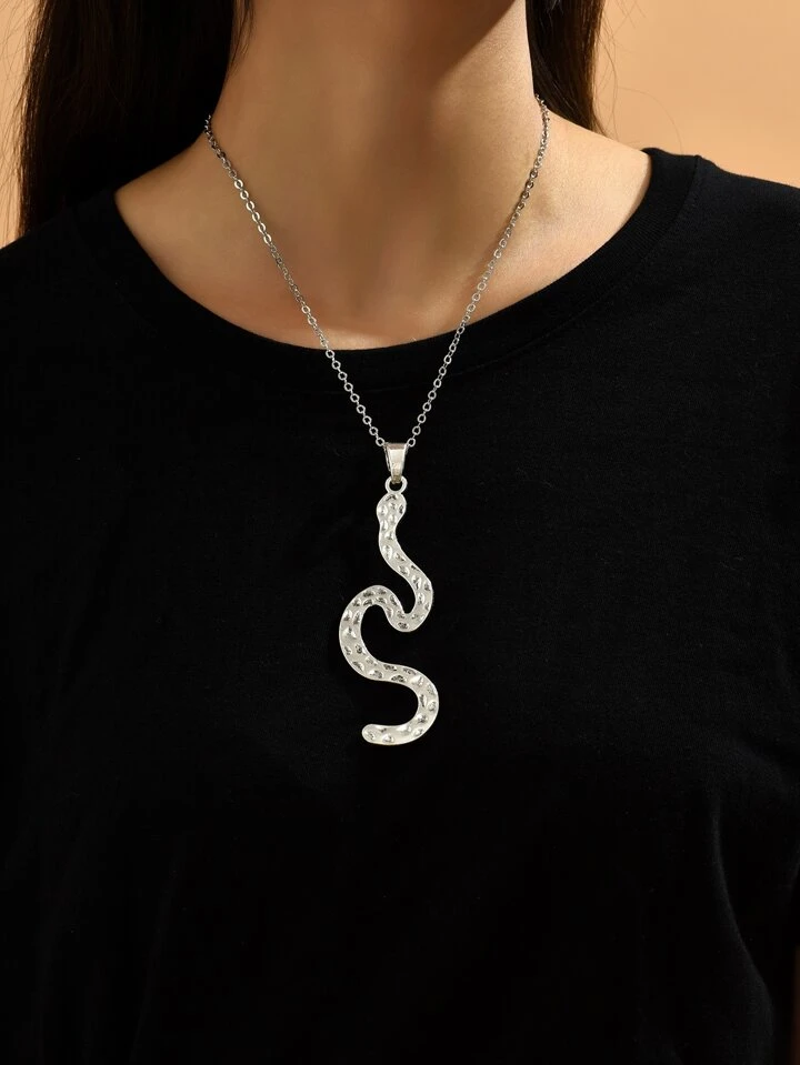 Our Snake Pendant Necklace is such a vibe - ROMWE