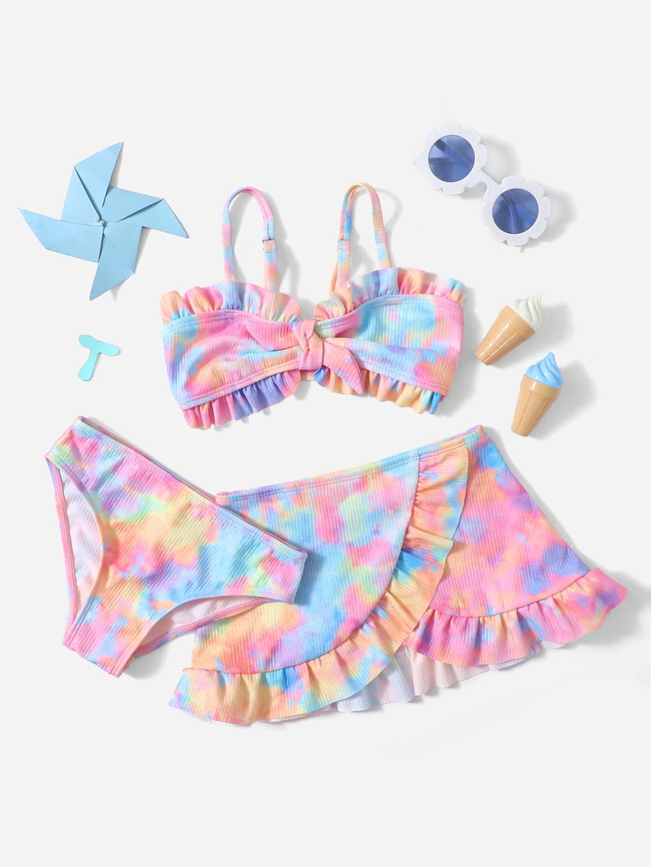 年轻女孩 3 件装扎染荷叶边比基尼套装和沙滩裙夏季海滩