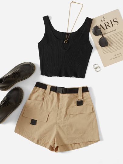 Tank Top mit eingekerbtem Kragen, Schlitz am Saum, Wellensaum, & Shorts mit Schnalle, Gürtel