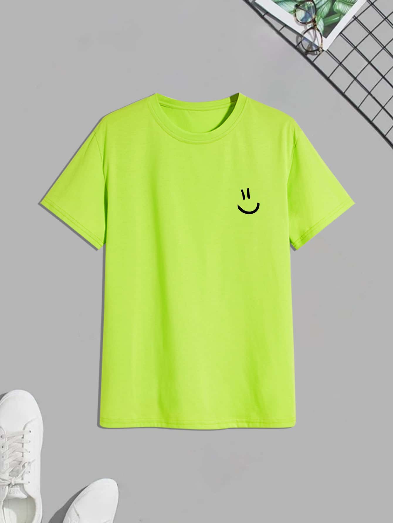 Manfinity Hypemode Hombres Camiseta con estampado de cara de dibujos animados - Verde Lima - Ver 1