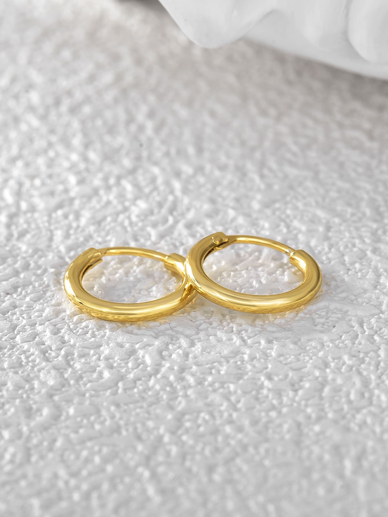 極簡風格圓耳環 - 金黃色 - 查看 1