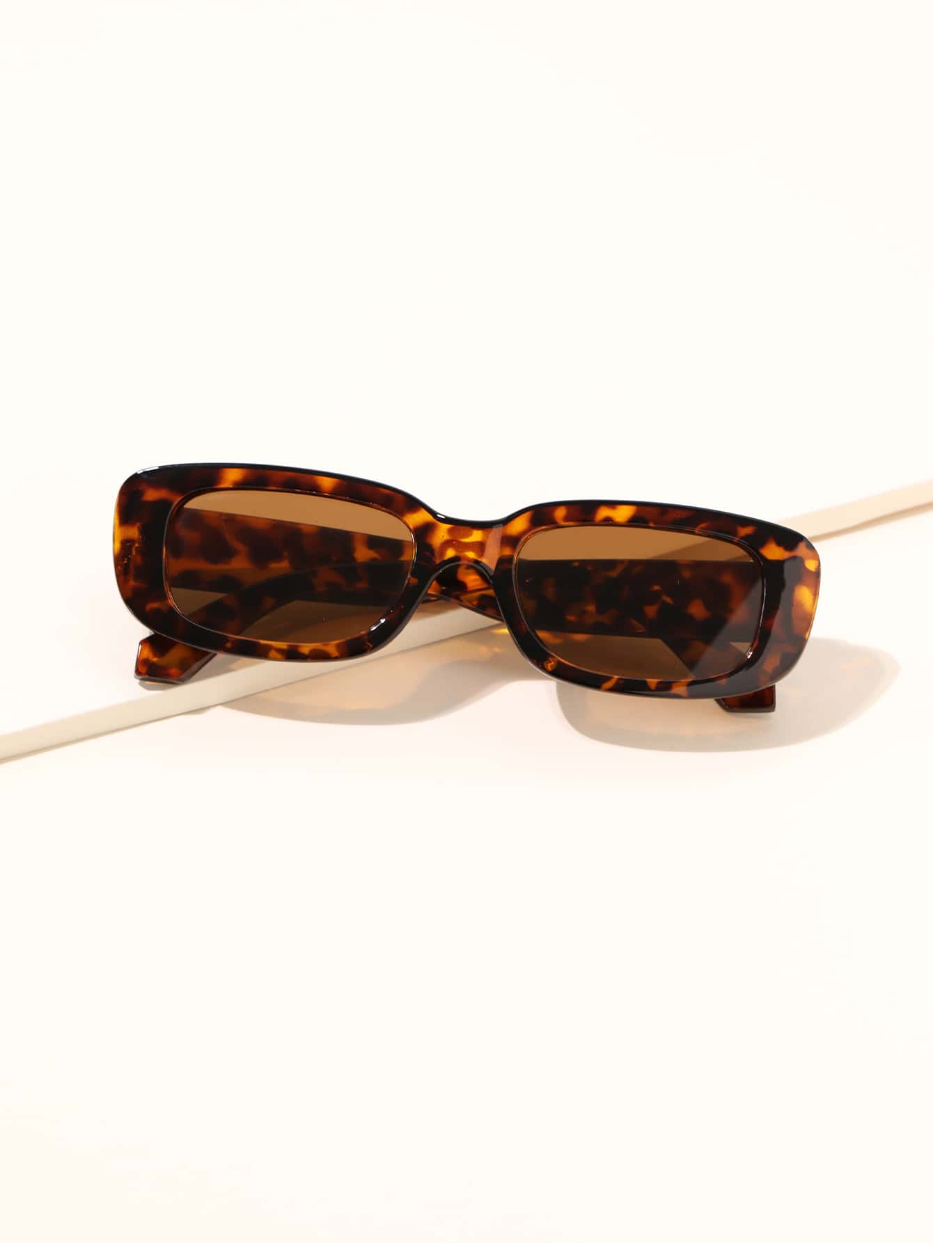 Oversized square frame glasses